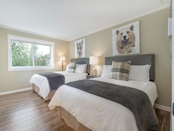 Wonderful mountain views from this Sandstone Condo