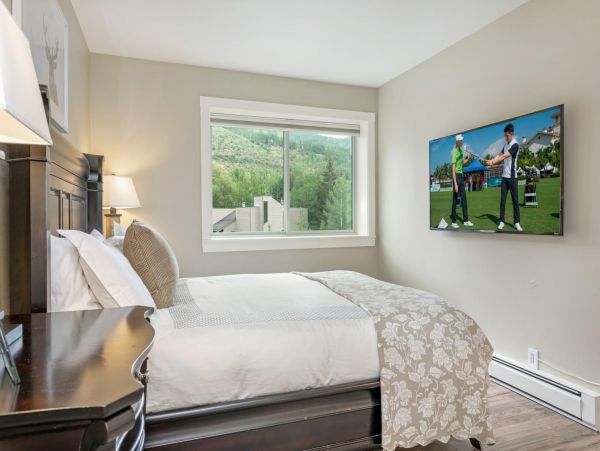Wonderful mountain views from this Sandstone Condo