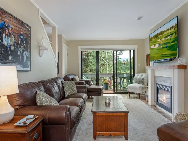 Wonderful mountain views from this Sandstone Condo