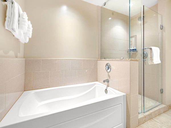 Ocean Views Spacious Vacation Two Bedroom Condo