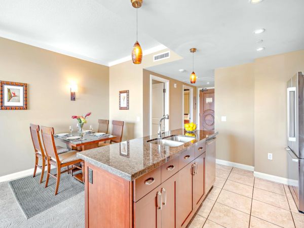 Ocean Views Spacious Vacation Two Bedroom Condo
