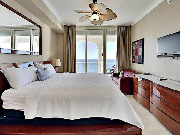 Four Bedroom Beach Front Pensacola Condo Sleeps 9 Guests