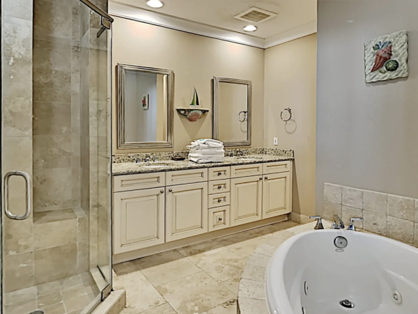 Four Bedroom Beach Front Pensacola Condo Sleeps 9 Guests