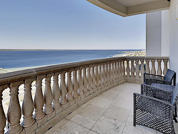 Four Bedroom Beach Front Pensacola Condo Sleeps 9 Guests