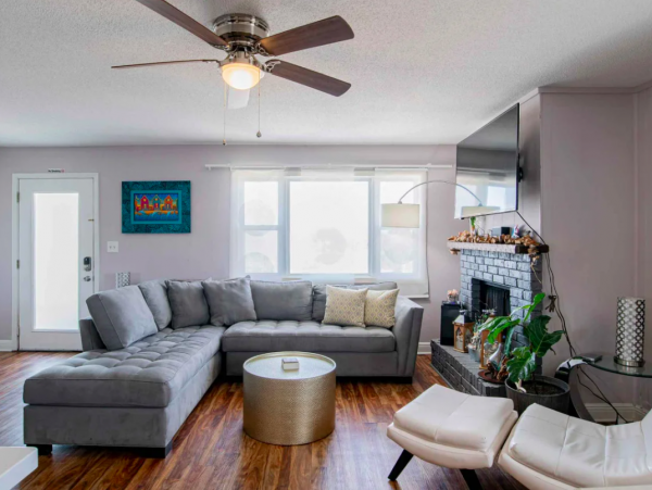 Pensacola Coastal Haven: Beachfront Retreat for 14 Guests with a Pool