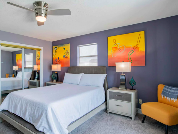 Pensacola Coastal Haven: Beachfront Retreat for 14 Guests with a Pool