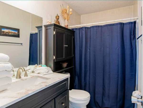 Pensacola Coastal Haven: Beachfront Retreat for 14 Guests with a Pool