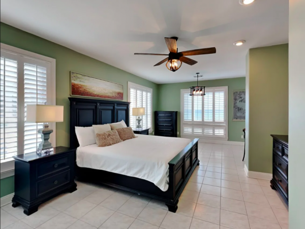 Pensacola Beach 6-bedroom Gulf-Front Retreat Stunning Views