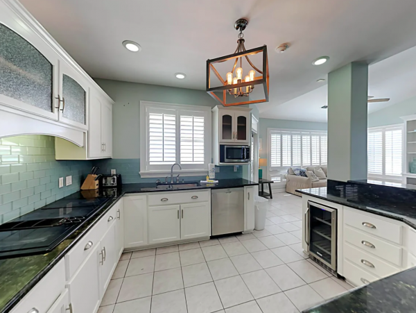 Pensacola Beach 6-bedroom Gulf-Front Retreat Stunning Views