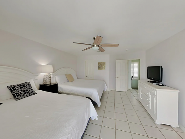 Pensacola Beach 6-bedroom Gulf-Front Retreat Stunning Views