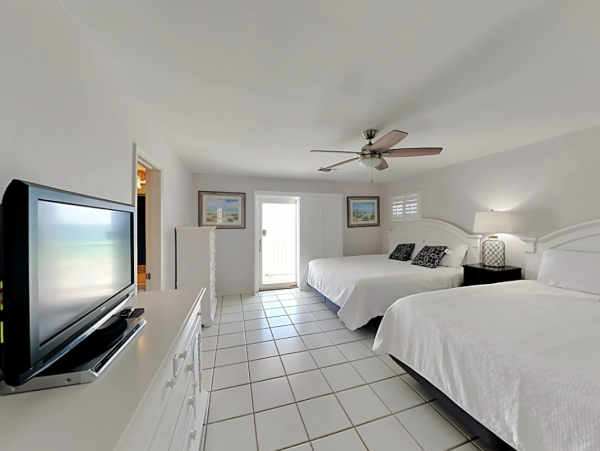 Pensacola Beach 6-bedroom Gulf-Front Retreat Stunning Views