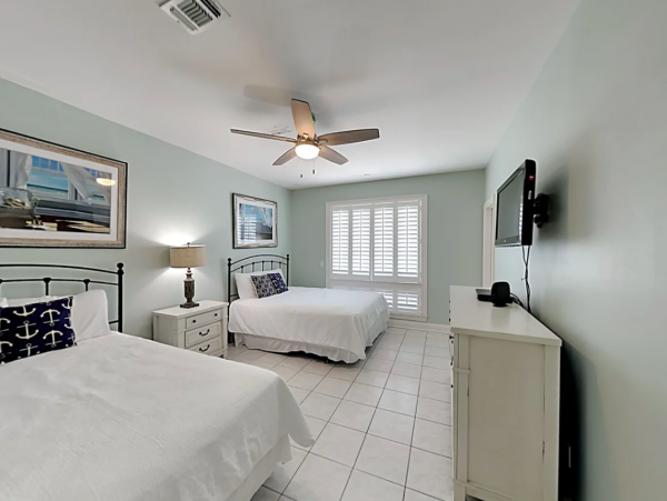 Pensacola Beach 6-bedroom Gulf-Front Retreat Stunning Views