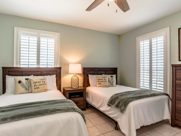 Pensacola Beach 6-bedroom Gulf-Front Retreat Stunning Views
