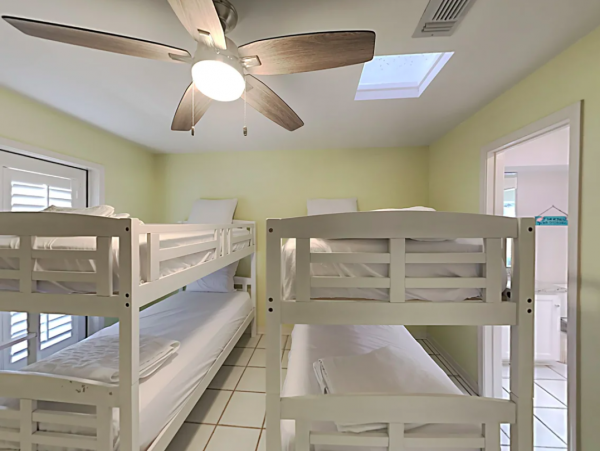 Pensacola Beach 6-bedroom Gulf-Front Retreat Stunning Views