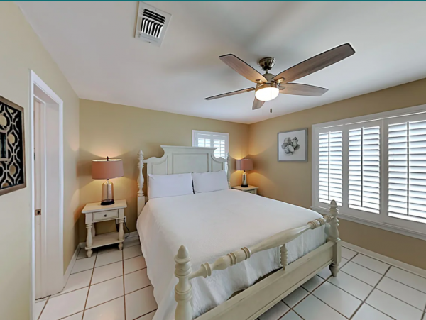 Pensacola Beach 6-bedroom Gulf-Front Retreat Stunning Views