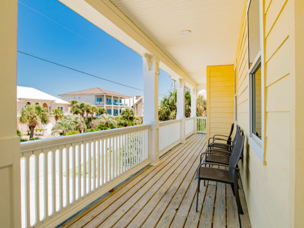 Pensacola Beach 6-bedroom Gulf-Front Retreat Stunning Views
