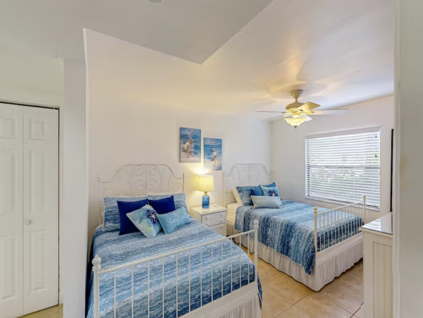 Sunny First Floor Condo with Pools & Hot Tub Near the Beaches