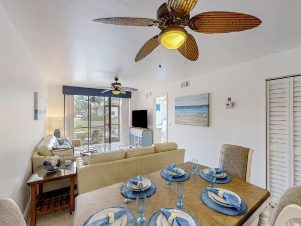Sunny First Floor Condo with Pools & Hot Tub Near the Beaches