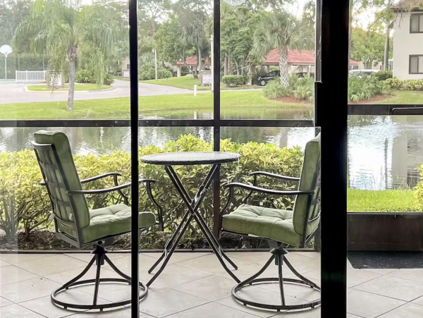 Sunny First Floor Condo with Pools & Hot Tub Near the Beaches