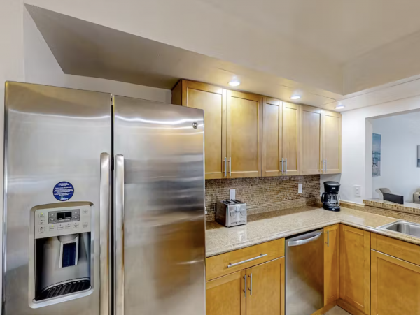 Sunny First Floor Condo with Pools & Hot Tub Near the Beaches