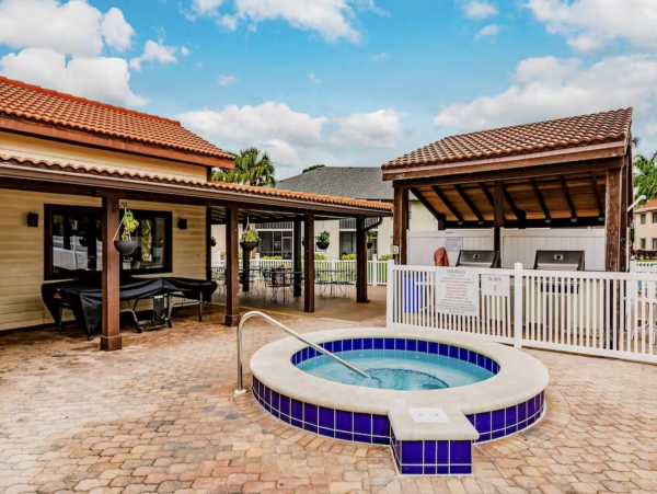 Sunny First Floor Condo with Pools & Hot Tub Near the Beaches