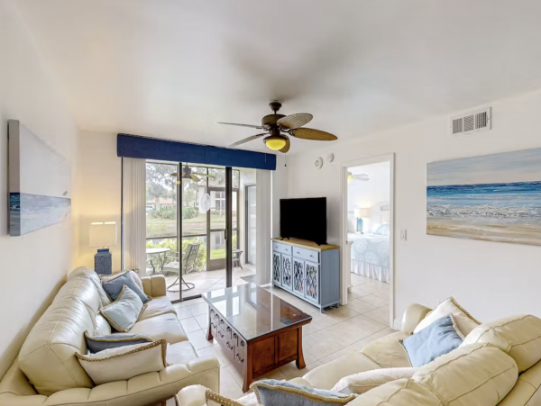 Sunny First Floor Condo with Pools & Hot Tub Near the Beaches
