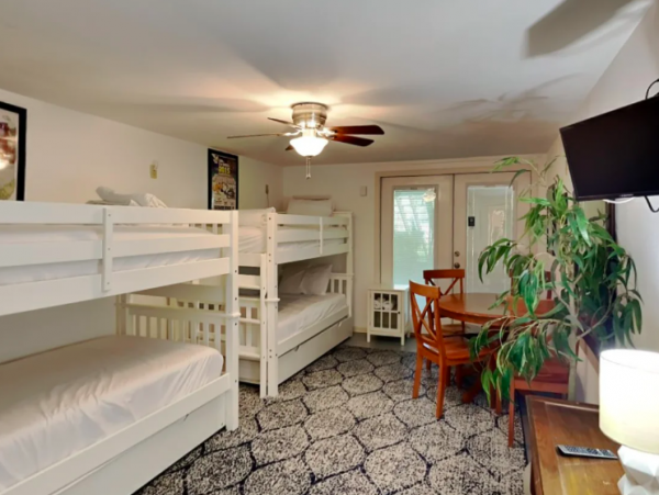 Beautiful 4 Bedroom Townhouse with Shared pool , steps from beach & pet friendly