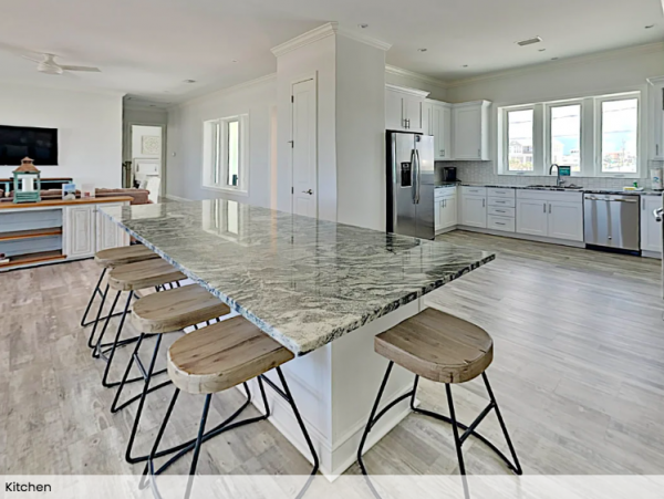 Luxury 5 bedroom Home Directly on the beach