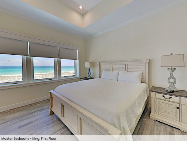 Luxury 5 bedroom Home Directly on the beach