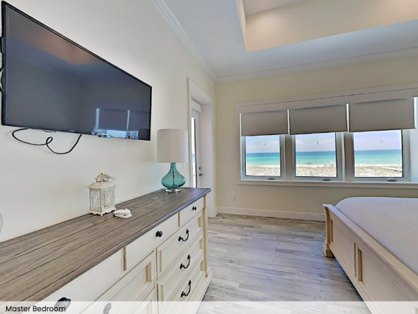 Luxury 5 bedroom Home Directly on the beach