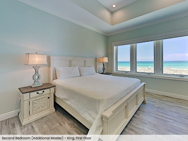 Luxury 5 bedroom Home Directly on the beach