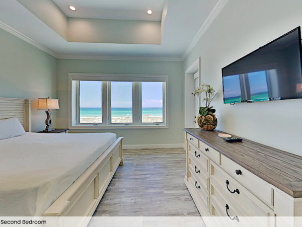 Luxury 5 bedroom Home Directly on the beach