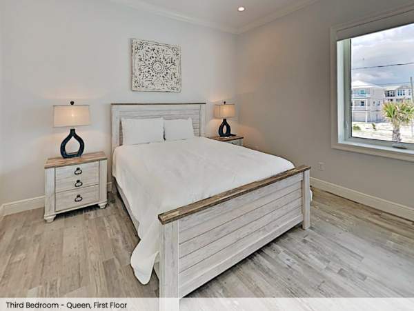 Luxury 5 bedroom Home Directly on the beach