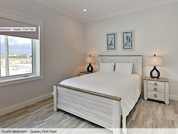 Luxury 5 bedroom Home Directly on the beach