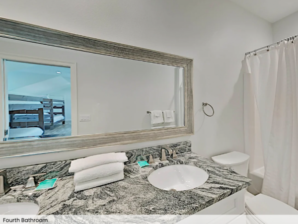 Luxury 5 bedroom Home Directly on the beach