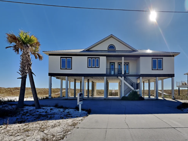 Luxury 5 bedroom Home Directly on the beach