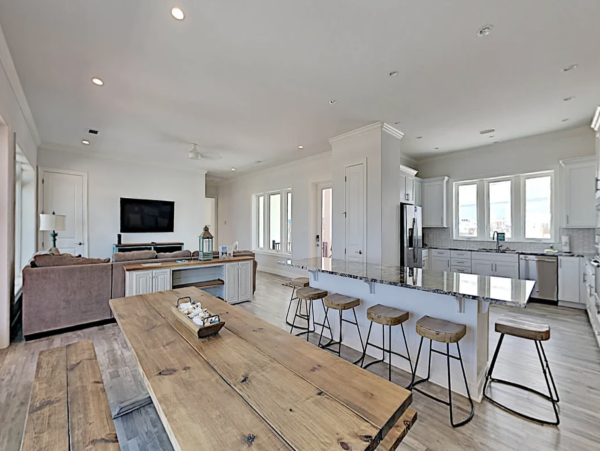 Luxury 5 bedroom Home Directly on the beach