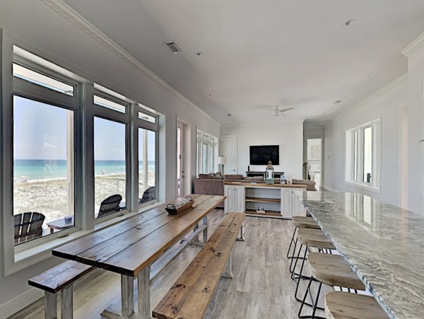 Luxury 5 bedroom Home Directly on the beach