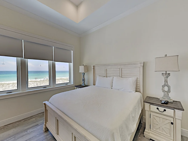 Luxury 5 bedroom Home Directly on the beach