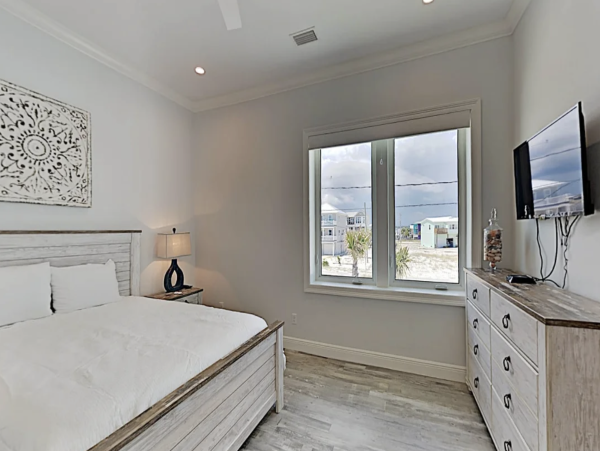 Luxury 5 bedroom Home Directly on the beach