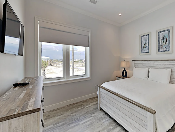 Luxury 5 bedroom Home Directly on the beach