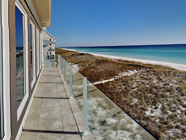 Luxury 5 bedroom Home Directly on the beach
