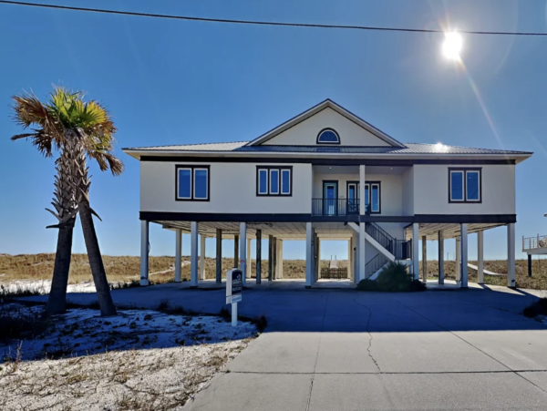 Luxury 5 bedroom Home Directly on the beach