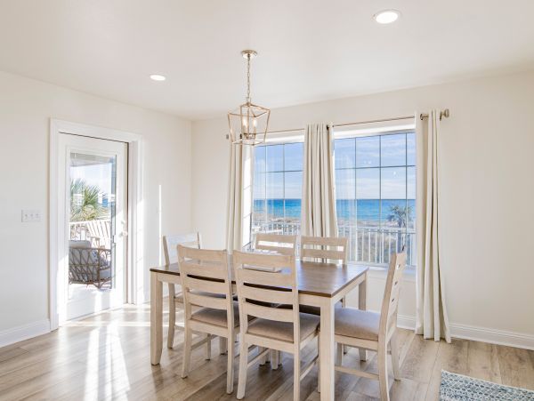 Charming Beachfront Vacation Rental in Navarre Beach