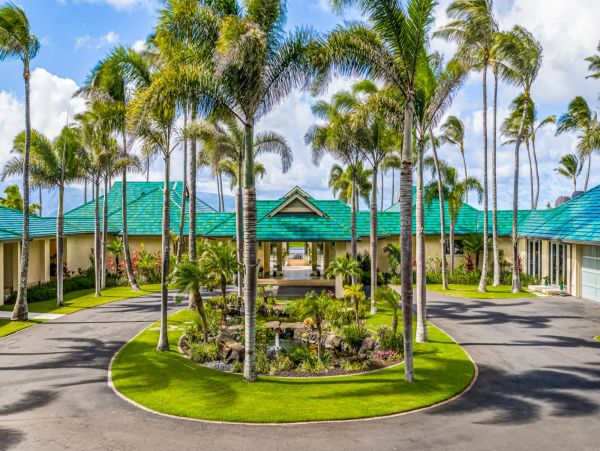 Seven Bedroom Oceanfront Luxury Vacation Estate in Kapalua