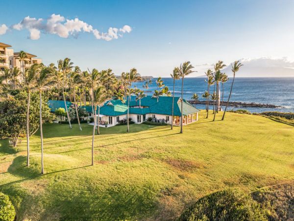 Seven Bedroom Oceanfront Luxury Vacation Estate in Kapalua
