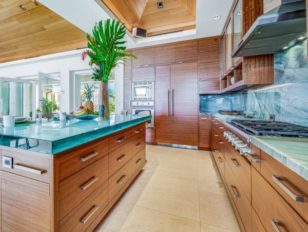 Seven Bedroom Oceanfront Luxury Vacation Estate in Kapalua