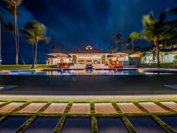 Seven Bedroom Oceanfront Luxury Vacation Estate in Kapalua