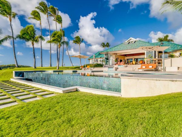 Seven Bedroom Oceanfront Luxury Vacation Estate in Kapalua