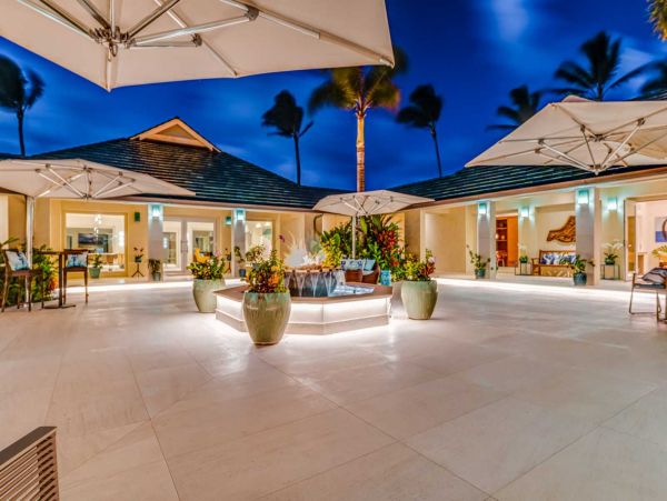 Seven Bedroom Oceanfront Luxury Vacation Estate in Kapalua